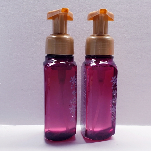 Bath & Body Works WINTERBERRY ICE Gentle Foaming Hand Soap, 8.75 oz(2 pcs.) - Picture 2 of 3